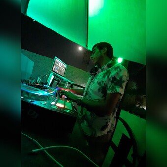 Dj Luis Adanaqu&eacute;