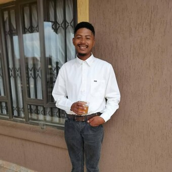 Oqtavian Slowya Moos