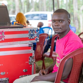 Deej San kijana mwepesi