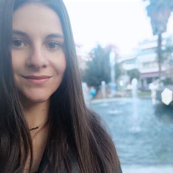 &Epsilon;&lambda;έ&nu;&eta; &Pi;&alpha;&pi;&alpha;&delta;&omicron;&pi;&omicron;ύ&lambda;&omicron;&upsilon;
