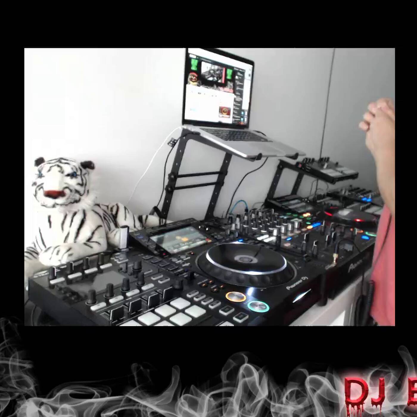 Halloween Festival with DJ Einfach episode artwork
