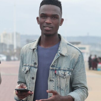 Awande Dlomo