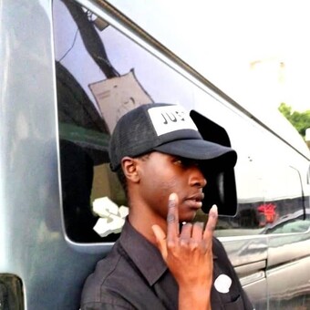 L&uuml;&ccedil;ky D&aring;y