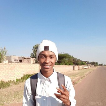 Za&ntilde;&iuml; Kwalo'ķ&uuml;hł&euml; Skosana