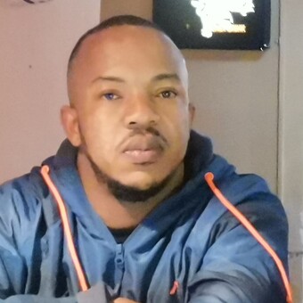 Linda Mercedes-Benz Skota