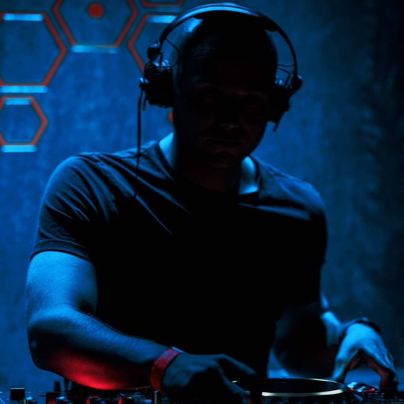 Back to Basics Techno Mix - Rsaarr episode artwork