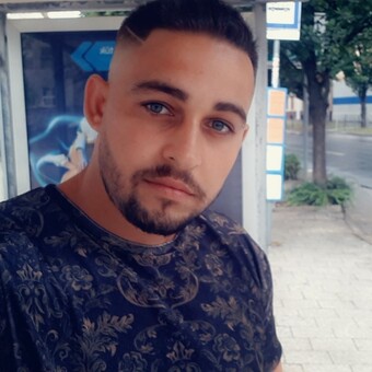 Zsolt Dank&oacute;