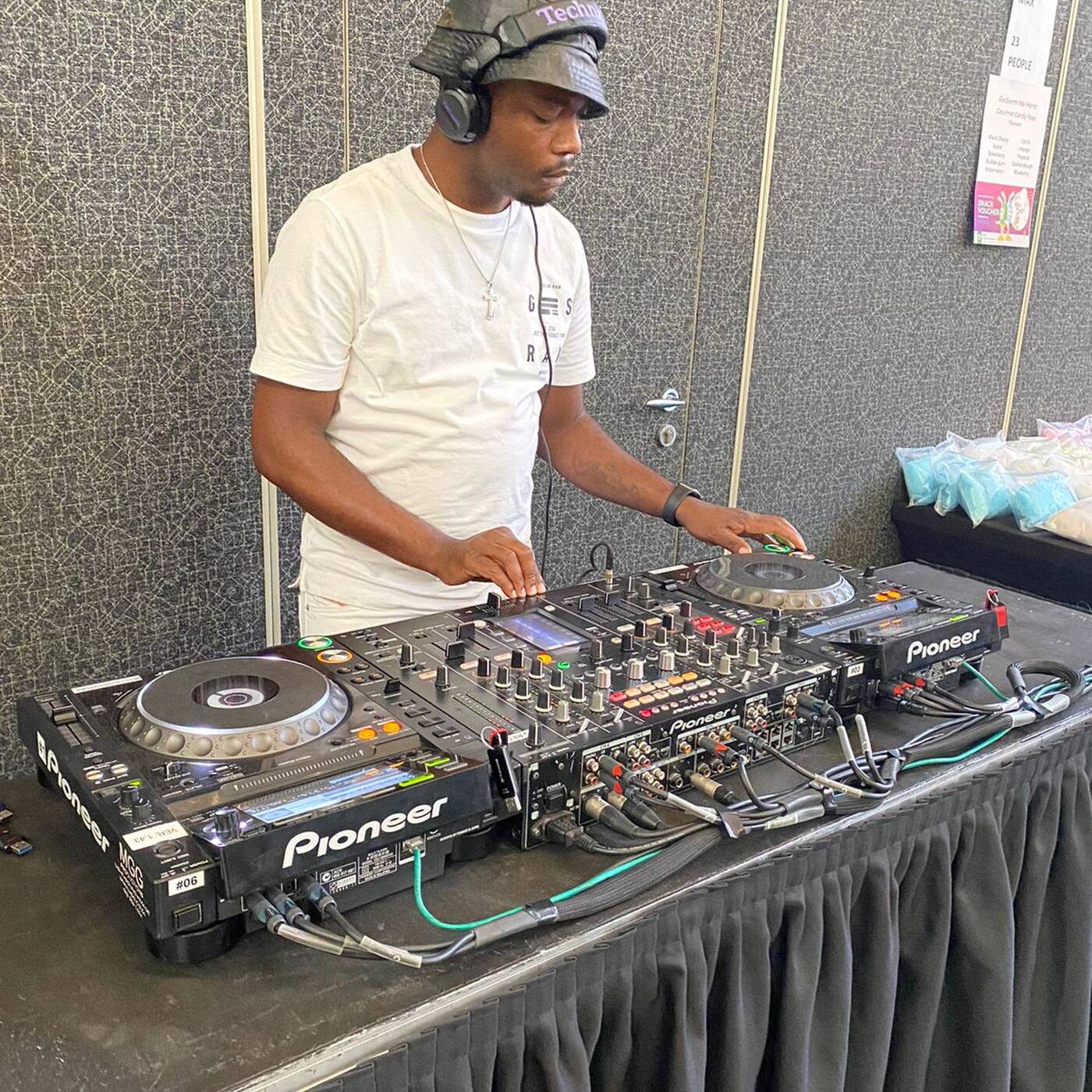 Dj Mobla Musical Experience Volume 20 (Tribute To Dinho Cafe) episode artwork
