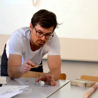 Designwettbewerb an der HAWK: Beistelltisch für die "Connox Collection" by HAWK Radio