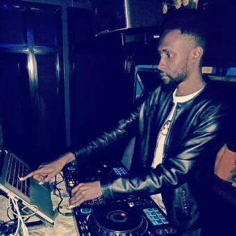 Dj Jones_16