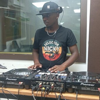 SELECTOR NICKY