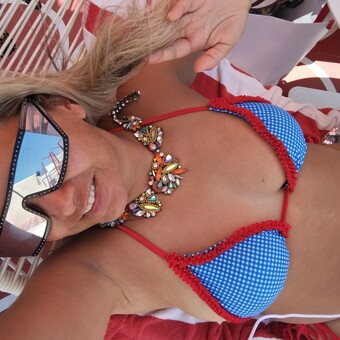 Holly-Bee DJ