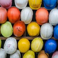 Mitarbeiten = ich diene anderen (1. Petrus 4,10-11) by FeG Regensburg