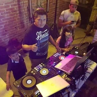 Cesar Santiba&ntilde;ez