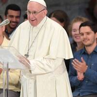 Saruna ar bīskapu - Arhibīskaps Zbigņevs Stankevičs par jauniešu sinodi by Radio Marija Latvija