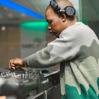 Dj Hloni