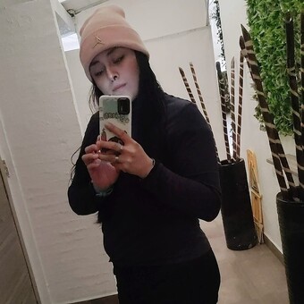 K&aring;rl&iuml;&uuml;x H&euml;rń&aring;ńd&euml;z