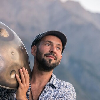 Christian Am&iacute;n V&agrave;rkonyi