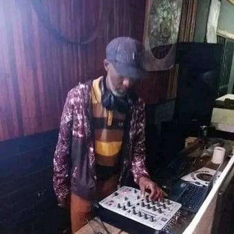 DJ MLANDI DEEP (SA)