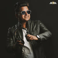 02 DEKHTE DEKHTE - sRm REMiX 2019.mp3 by DJ SRM OFFICIAL