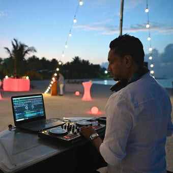 Dj A Jay (Mixing studio Dj,s)