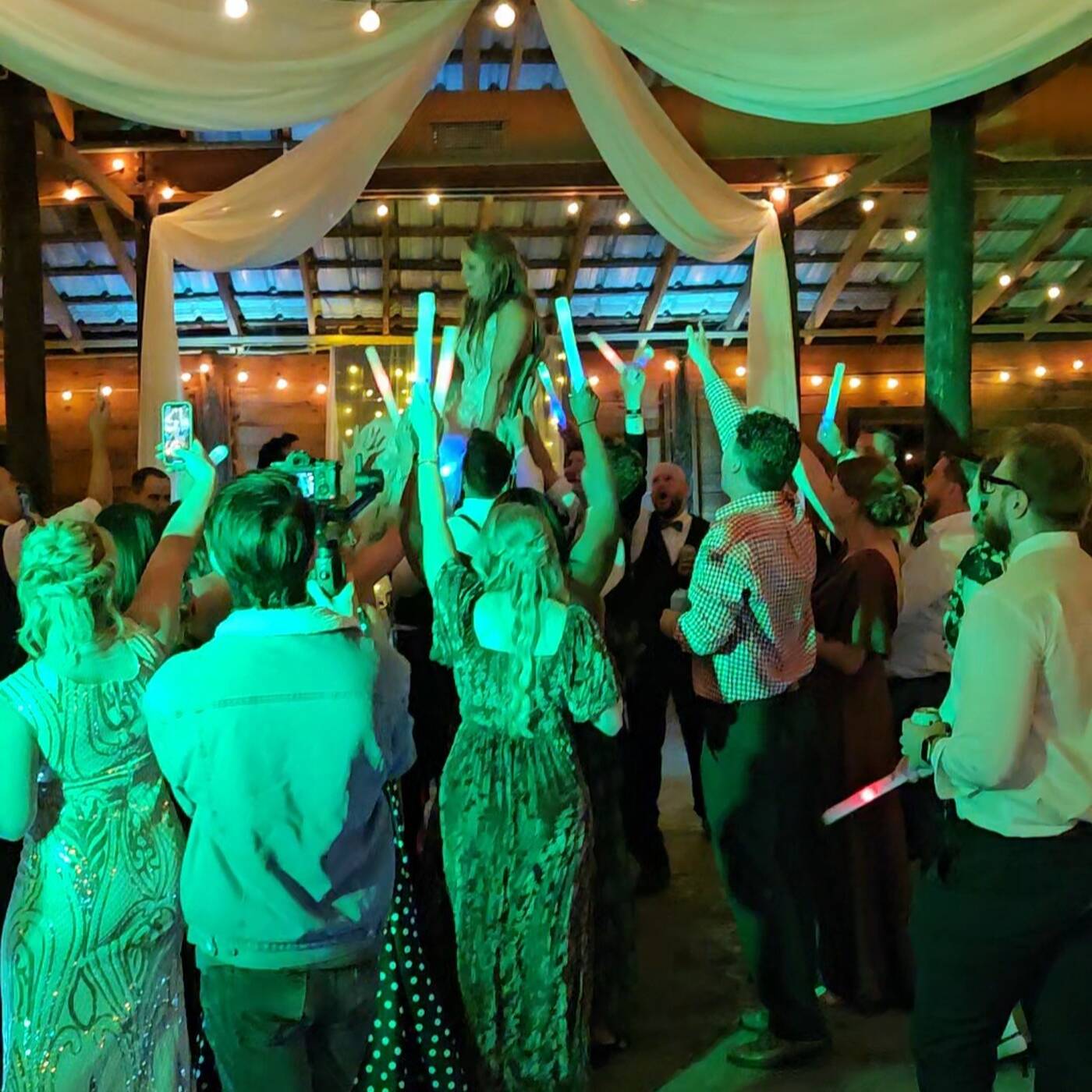 Alex & Lindsey's REMIX'D WEDDING at Vinewood--mixed by DJ Bigg H (Sing-a-longs, Country, Cruise Ship Dance Vibes) episode artwork