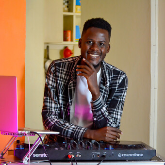 LEGACY THE ENTERTAINER