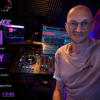 🔊 TODAY • 13:00 🔊 Enter the world of deep grooves, driving basslines and hypnotic rhythms. DIVOC91 – The Nightstreamer 🎧 by Divoc91