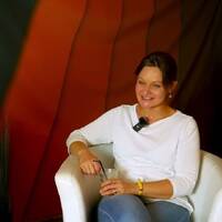 Julia Szarvasy - Auf ein Wort Bitte #6 by NuoFlix