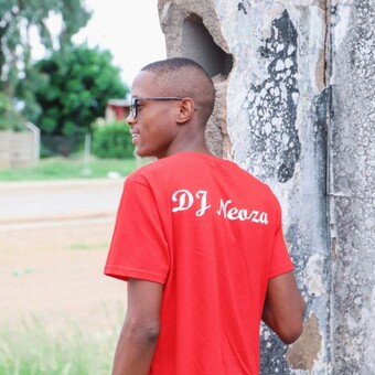 DeeJay Neoza