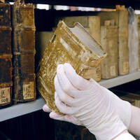 Wertvolle Bücher erhalten - Ausstellung im Roemer- und Pelizaeus-Museum, Stadtarchiv und Rathaus in Hildesheim by HAWK Radio