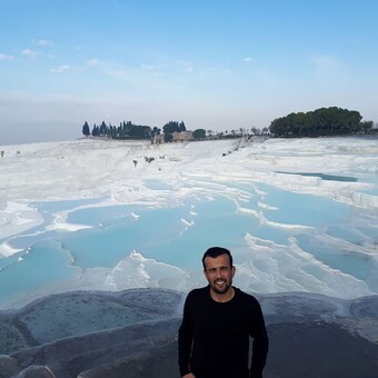 Ş&uuml;kr&uuml; Topal