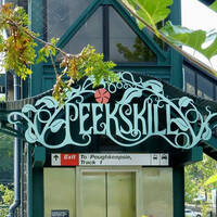 pEEkSkiLL by pHiLBo