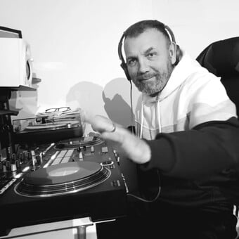 Yan de la house