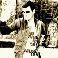 Frank Muller  DJ in the mix on Radio Sunshine by Frank Muller aka. Beroshima / Muller Records / Mad Musician / Acid Orange / Cocoon / Soma
