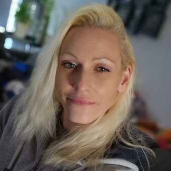 Nina Pschichholtz
