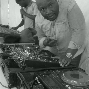 Deejay Sphiwe
