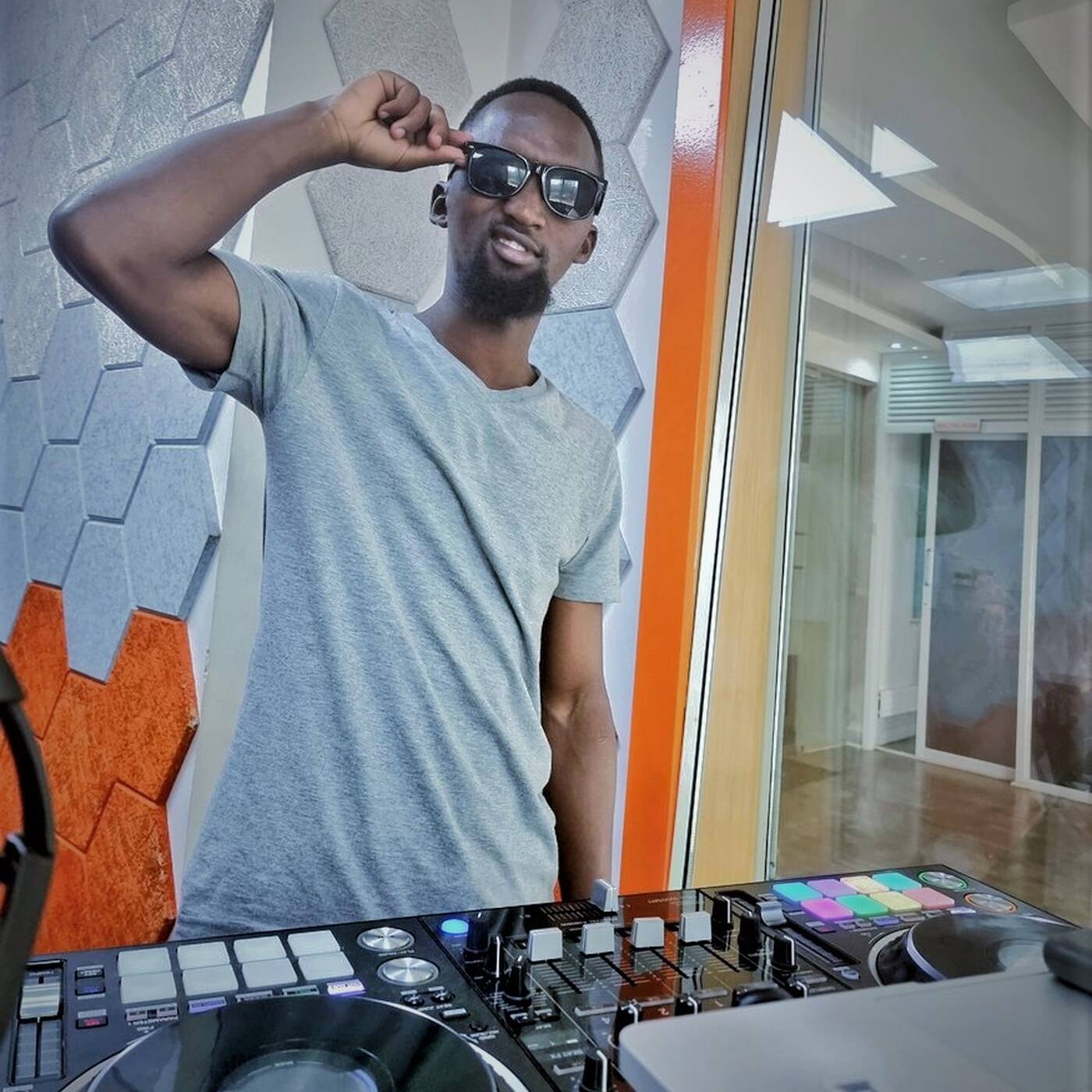 DJ TRICKATRICK MIX SHOWS (MIDDLECHILD MIXES)