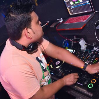 DJ VaaiB