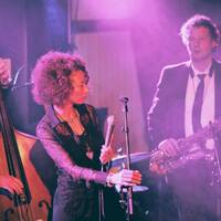 Rhythm &amp; Blues zangeres Eline