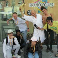 Strip Tease avec l'homme au peignoir ! by Radio Albigés