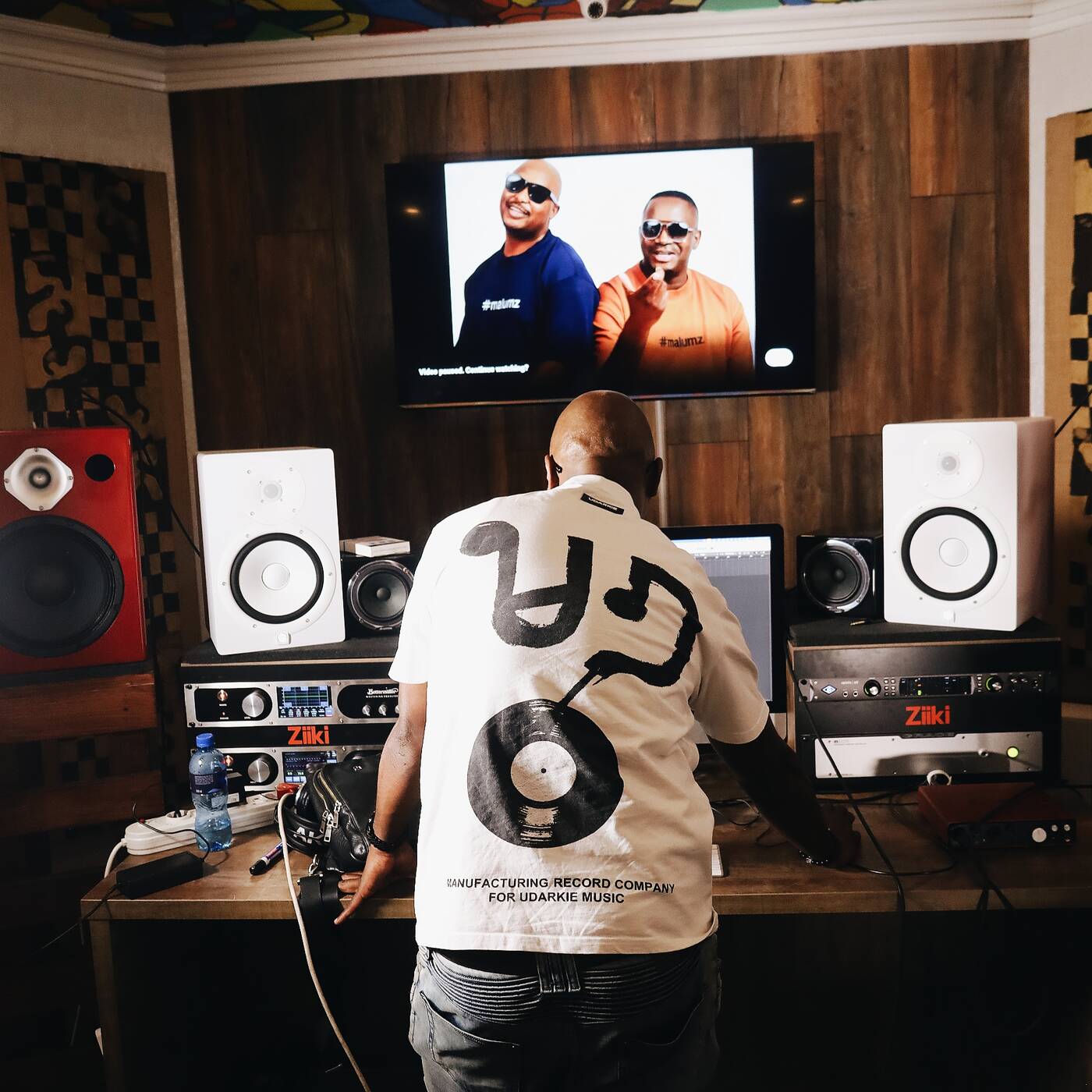 Mandla De Dj - For The Road Ep09