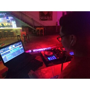 Dee Jay T&aacute;vara