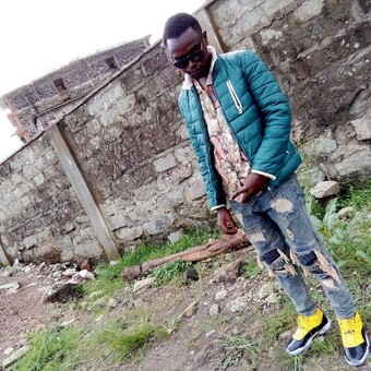 Fređđy Mťom&atilde;nzi KE