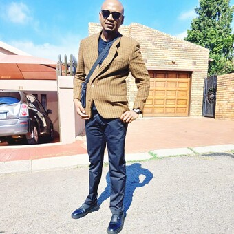Bizzar Bongz