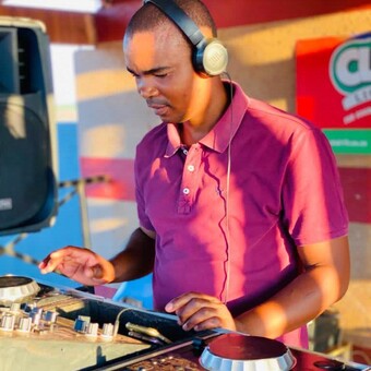 Monate Entertainment Crew