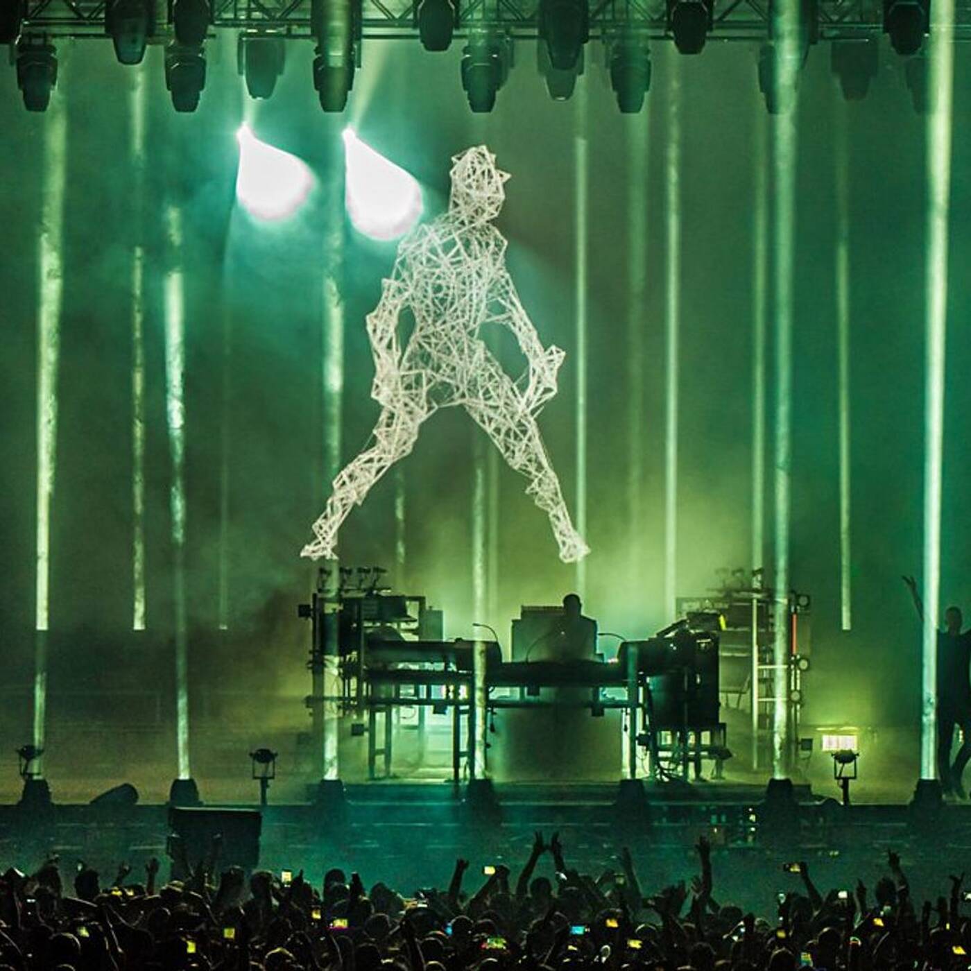 Pete Tong 2019-08-30 The Month In Dance: August 2019 and The Chemical Brothers episode artwork
