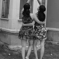 22/88 Eres fragancia que la lluvia arranca a la tierra (Fantasmas) by Elko Omar Vazquez Erosa