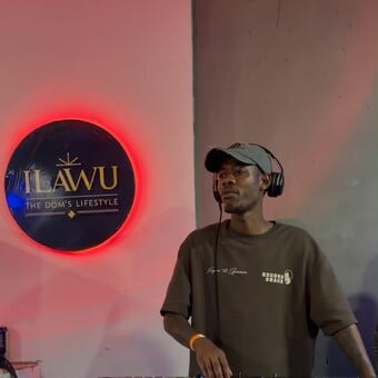 Dr Kenneth M