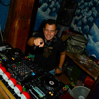 DJ Arnoud